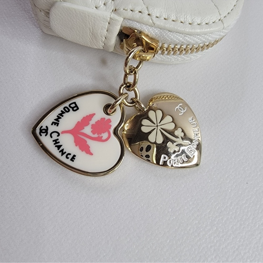 RARE CHANEL Quilted Heart Charm Leather Coin/Key Holder - Picture 4 of 10
